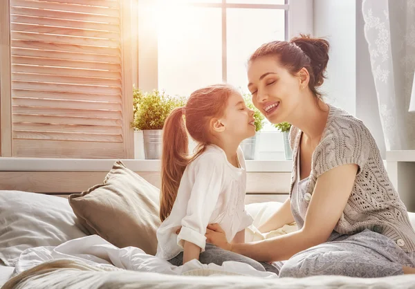 Gelukkige liefdevolle familie. — Stockfoto