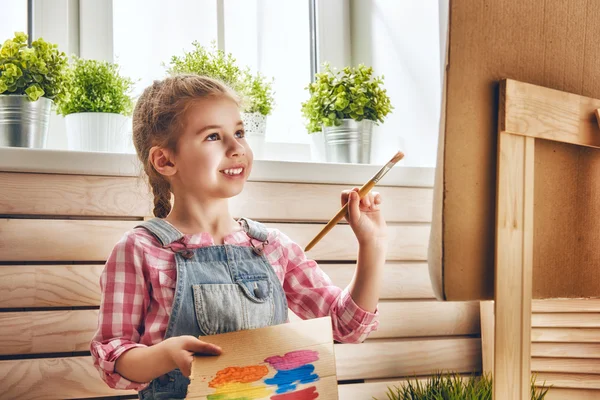 Child draws paints — Stock Photo, Image