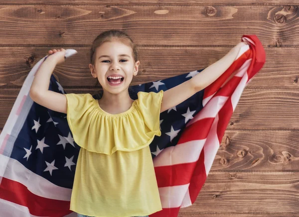 Férias patrióticas e criança feliz — Fotografia de Stock