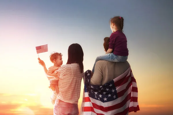 Vacanza patriottica e famiglia felice — Foto Stock