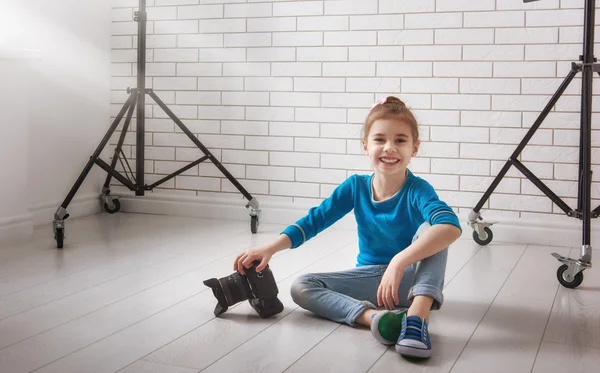 Menina no estúdio de fotografia — Fotografia de Stock