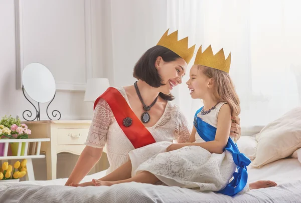 Queen and princess in gold crowns — Stock Photo, Image