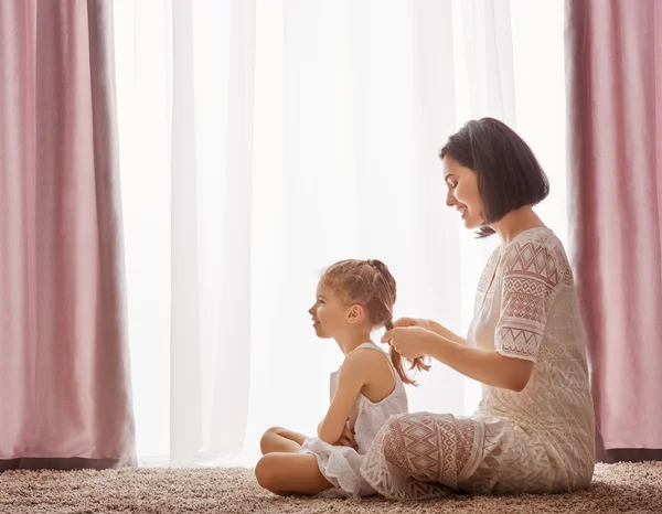 Mutlu sevgi dolu aile — Stok fotoğraf