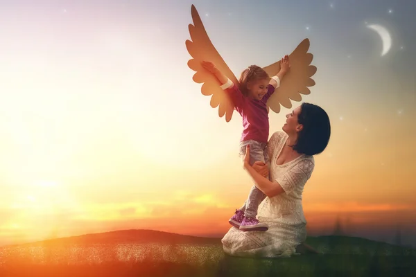 Anne ve çocuğu oynama