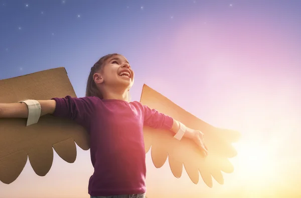 Kid with the wings of a bird — Stock Photo, Image