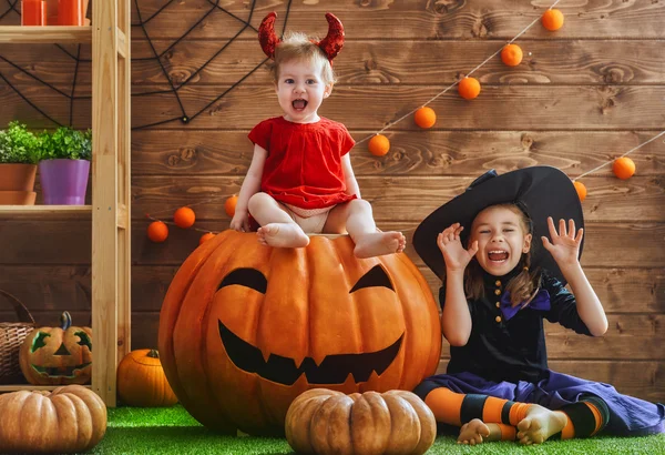 Irmãs celebram Halloween — Fotografia de Stock