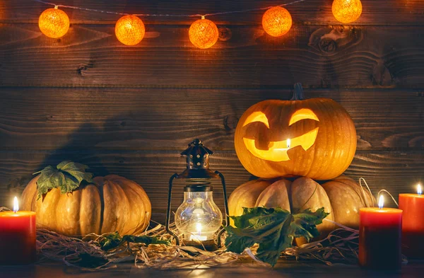 Calabaza, velas y hojas de otoño — Foto de Stock