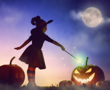 Dışarıdaki küçük cadı.