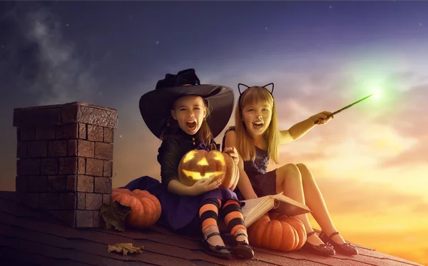 Sisters on Halloween — Stock Photo, Image