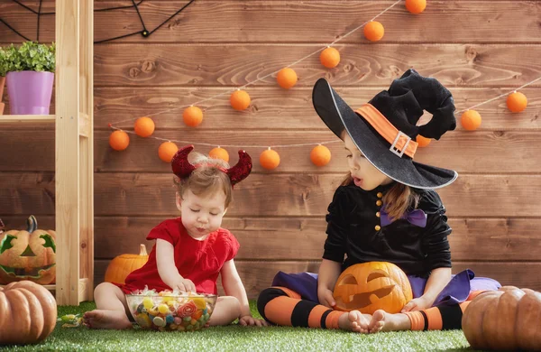 Irmãs celebram Halloween — Fotografia de Stock