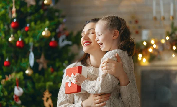 Veselé Vánoce Veselé Svátky Veselý Maminka Její Roztomilá Dcera Dívka — Stock fotografie