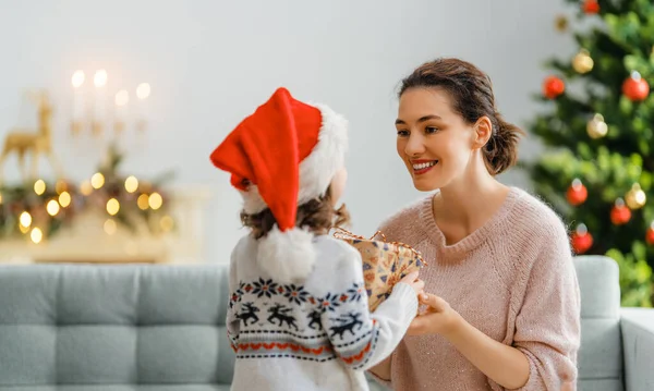 Feliz Natal Boas Festas Mãe Alegre Sua Linda Filha Menina — Fotografia de Stock