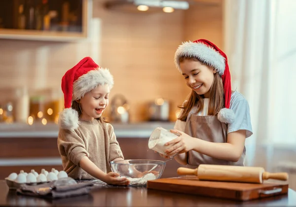 Vrolijk Kerstfeest Fijne Feestdagen Familie Voorbereiding Vakantie Voedsel Zusters Koken — Stockfoto