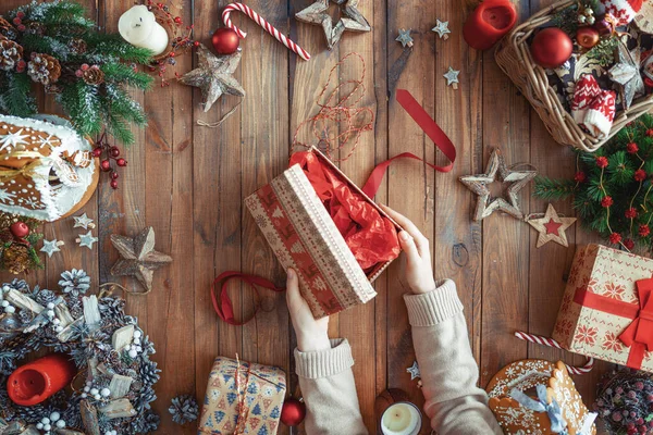 Joyeux Noël Joyeuses Fêtes Une Femme Prépare Des Cadeaux Noël — Photo