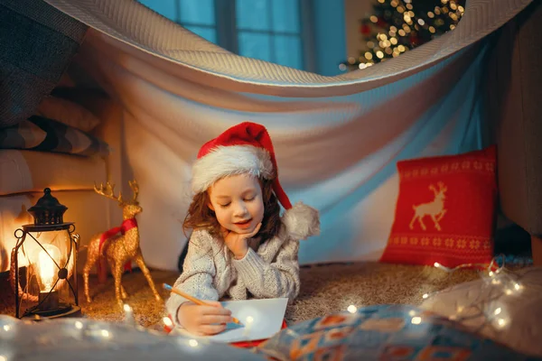 Feliz Navidad Felices Fiestas Linda Niña Está Escribiendo Carta Santa — Foto de Stock