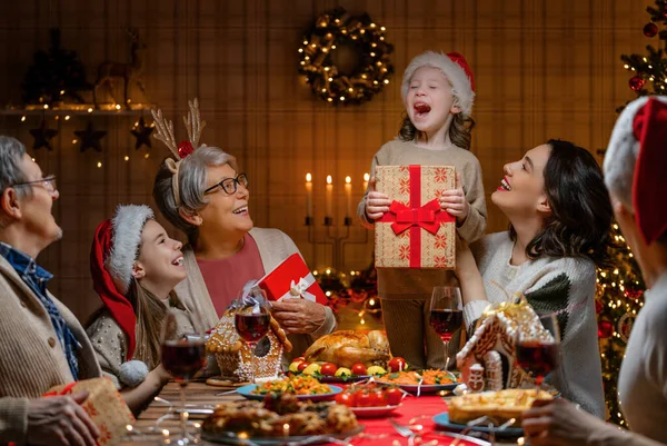 God Jul Lycklig Familj Äter Middag Hemma Firande Semester Och — Stockfoto