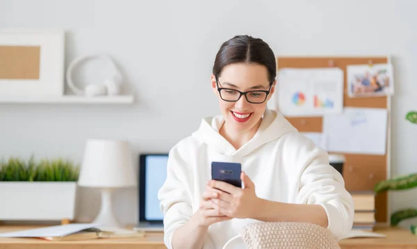 Felice Donna Bella Casuale Che Lavora Ufficio Casa — Foto Stock