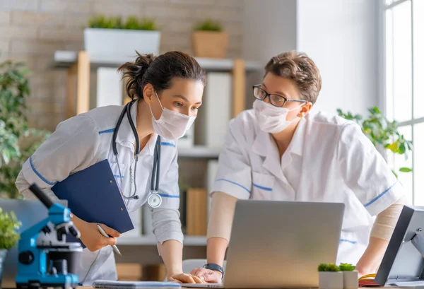 Doctors Talking People Working Medical Office — Stock Photo, Image