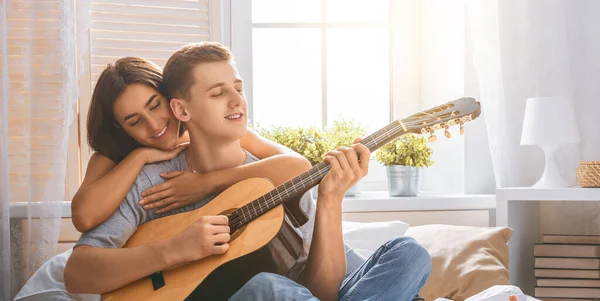 Pareja Feliz Enamorada Impresionante Retrato Sensual Pareja Moda Joven Elegante —  Fotos de Stock