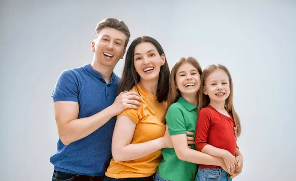 Feliz Familia Amorosa Madre Padre Hijos Hijas Sobre Fondo Blanco — Foto de Stock