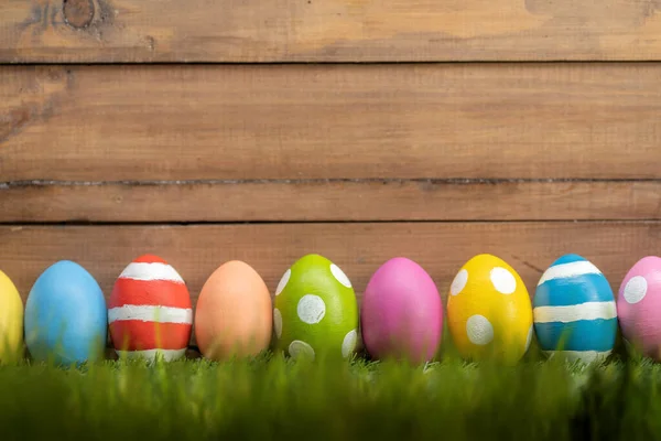 Buona Pasqua Sfondo Con Uova Colorate Sull Erba — Foto Stock