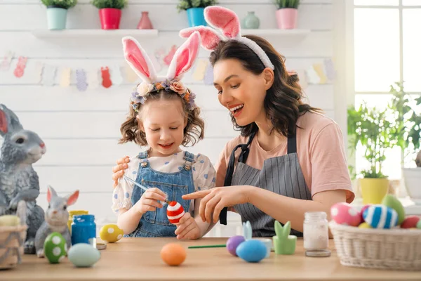 Mother Her Daughter Painting Eggs Happy Family Preparing Easter Cute — Stock Photo, Image