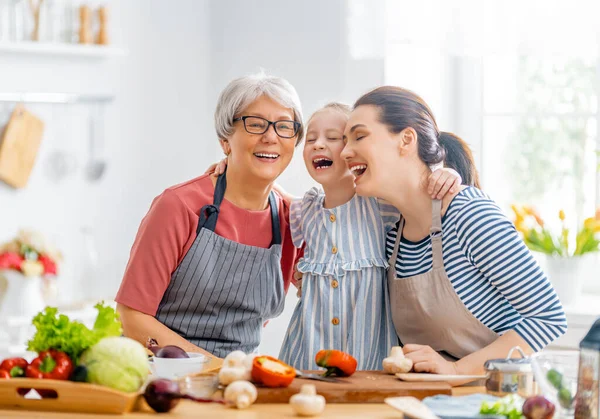 Gesunde Ernährung Hause Glückliche Familie Der Küche Oma Mutter Und — Stockfoto