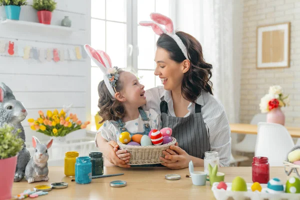 Mother Her Daughter Painting Eggs Happy Family Preparing Easter Cute — Stock Photo, Image