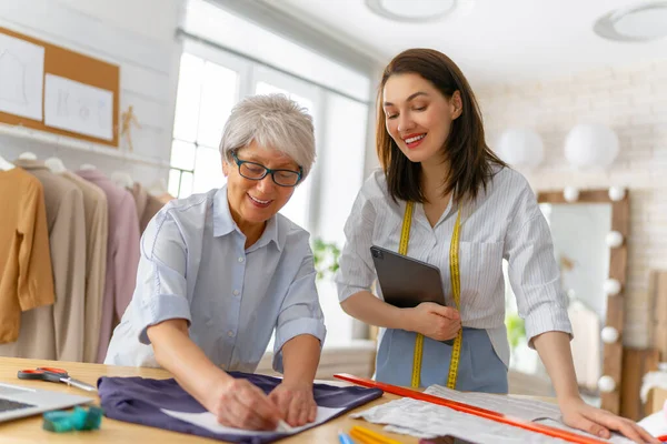 Frauen Arbeiten Werkstätten Konzept Der Kleinen Unternehmen — Stockfoto