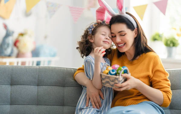 Happy Holiday Mother Her Daughter Painting Eggs Family Celebrating Easter — Stock Photo, Image