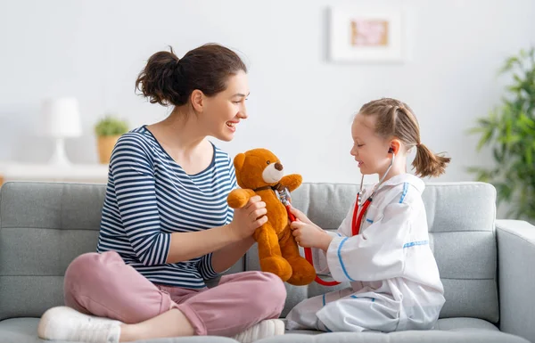 Feliz Dia Mãe Mamãe Sua Filha Criança Menina Estão Brincando — Fotografia de Stock