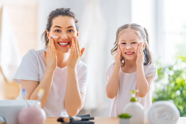 Happy Family Mother Daughter Child Girl Caring Skin Bathroom — Stock Photo, Image