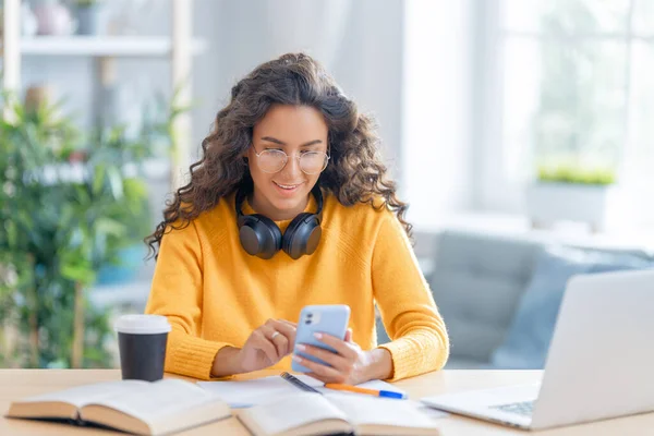 Felice Donna Bella Casuale Che Lavora Ufficio Casa — Foto Stock