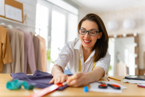 Femme Travaille Atelier Concept Petite Entreprise — Photo