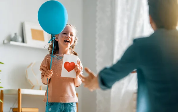 Child Daughter Congratulating Her Father Giving Him Postcard Dad Girl — Stock Photo, Image