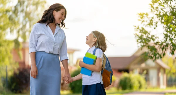 Parent Élève École Primaire Vont Pair Femme Fille Avec Sac — Photo