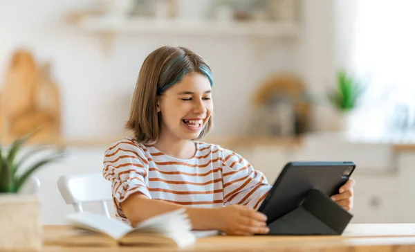 Terug Naar School Gelukkig Kind Zit Aan Het Bureau Meisje — Stockfoto