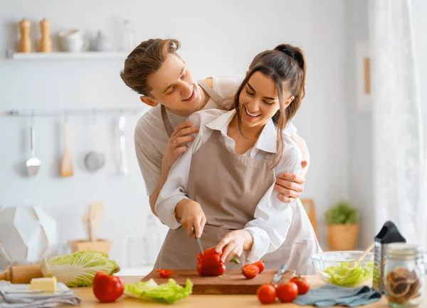 Gesunde Ernährung Hause Glückliches Liebespaar Bereitet Der Küche Die Richtige — Stockfoto