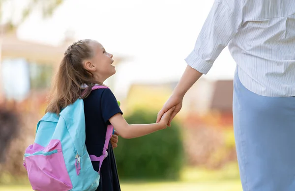 Parent Élève École Primaire Vont Pair Femme Fille Avec Sac — Photo