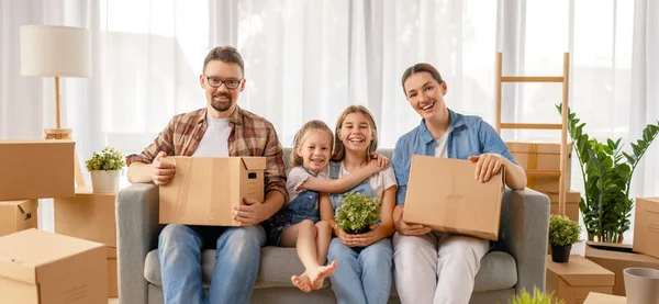 Happy Young Family Moving New Apartment Parents Daughters Boxes — Stock Photo, Image