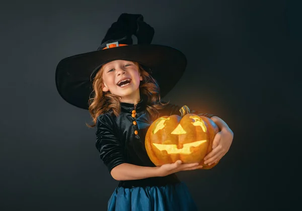 Feliz Halloween Linda Niña Riendo Traje Bruja Fondo Pared Negro — Foto de Stock