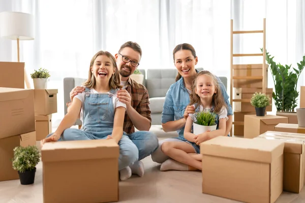 Happy Young Family Moving New Apartment Parents Daughters Boxes — Stock Photo, Image