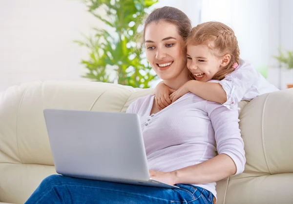 Glückliche Familie — Stockfoto