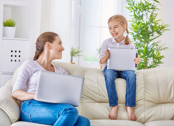 Lycklig familj — Stockfoto