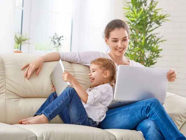 Glückliche Familie — Stockfoto