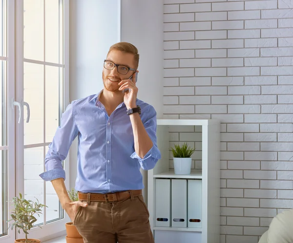 Gebruik van mobiele telefoons — Stockfoto