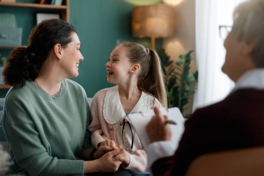 Psikolog resepsiyonunda çocuk ve anne danışmanlığı.