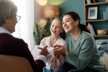 Psikolog resepsiyonunda çocuk ve anne danışmanlığı.