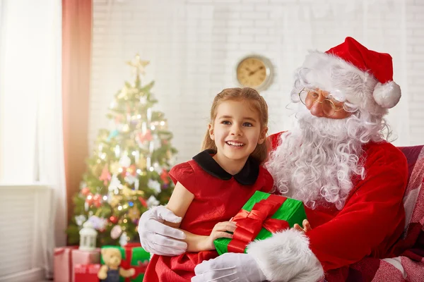 圣诞老人和孩子 — 图库照片