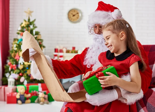 Papai Noel e criança — Fotografia de Stock